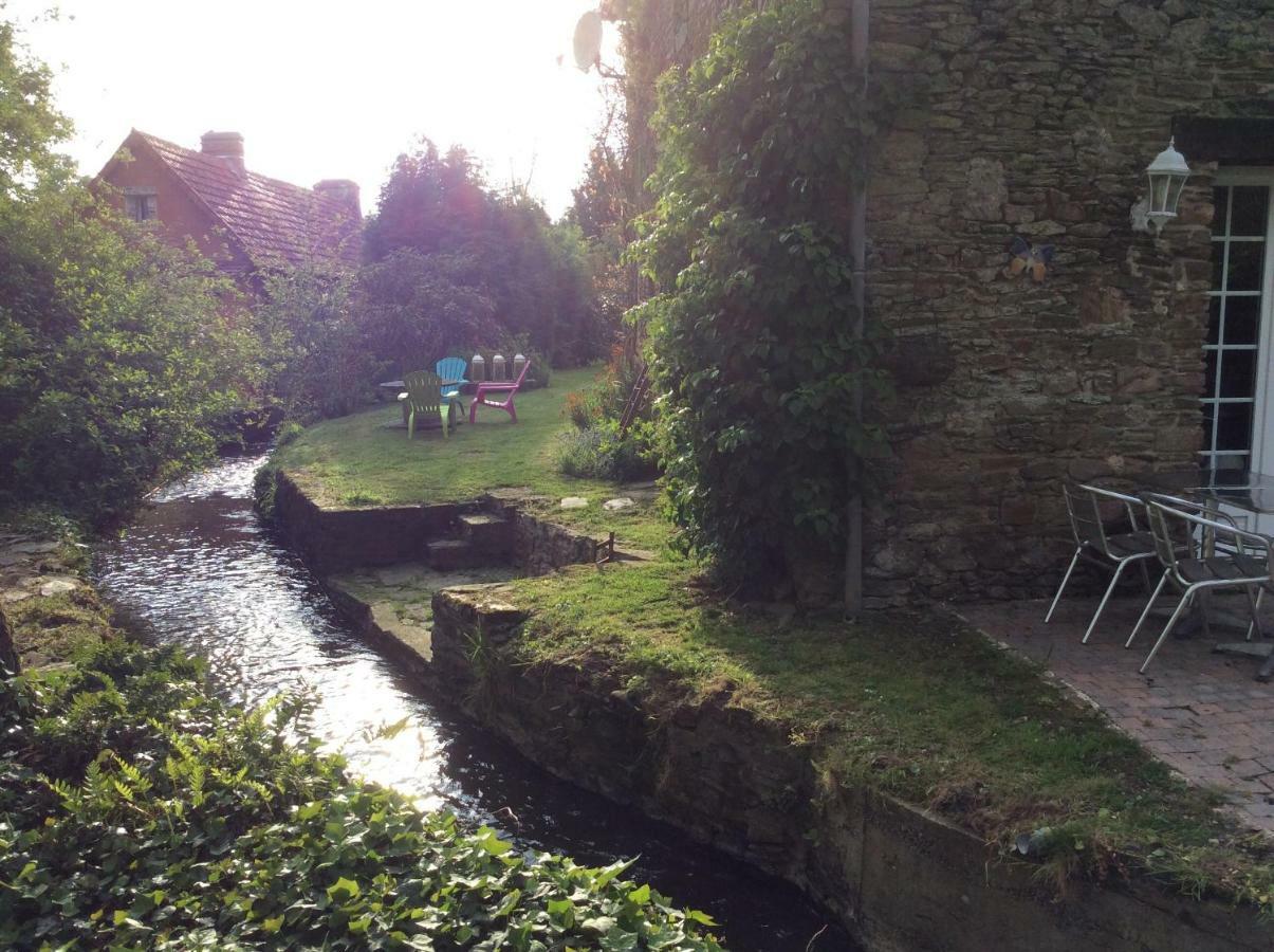 Le Moulin De La Castellerie Acomodação com café da manhã Moon-sur-Elle Exterior foto